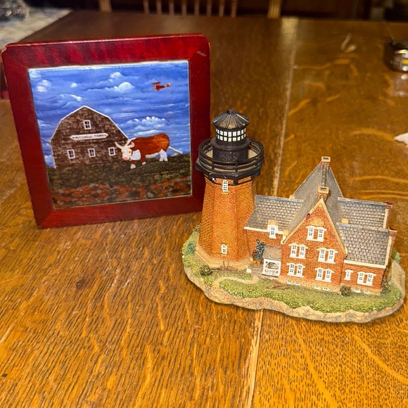 Block Island Souvenirs - Southeast Lighthouse “Harbor Lights” Cow Painting Tile - Picture 1 of 6